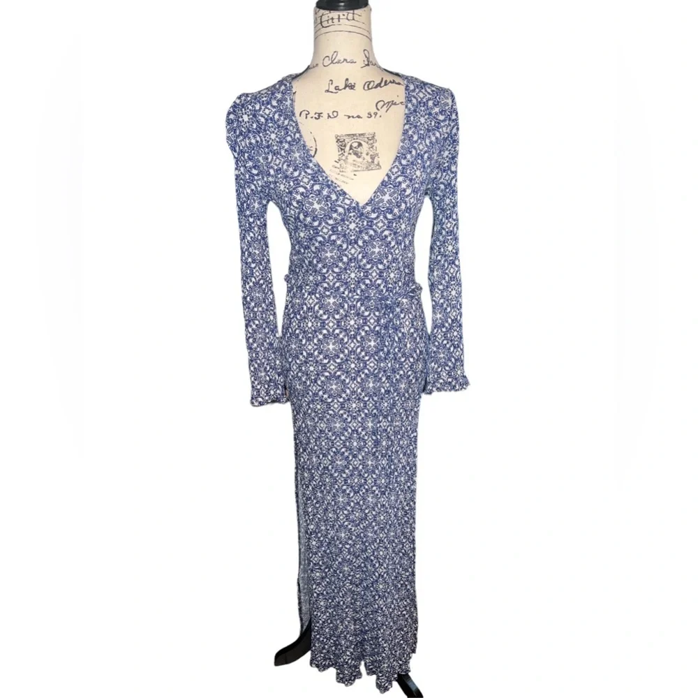 Lulu's Mandala Daydream Blue PrintMaxi Dress- Size S Side Slits Blue/White NWOT - Picture 4 of 7